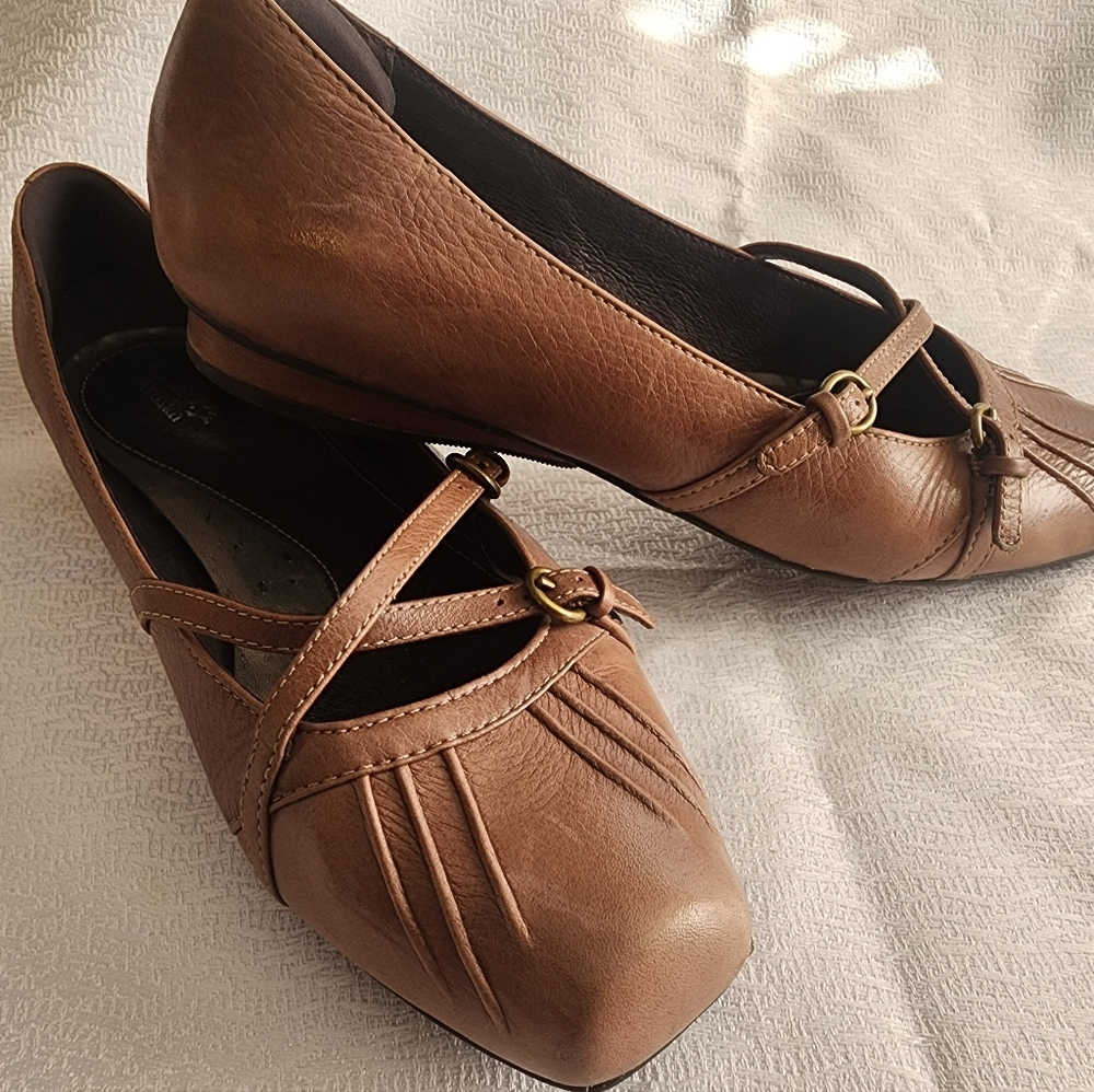 Clark's Artisan Shoe, Size 9, brown